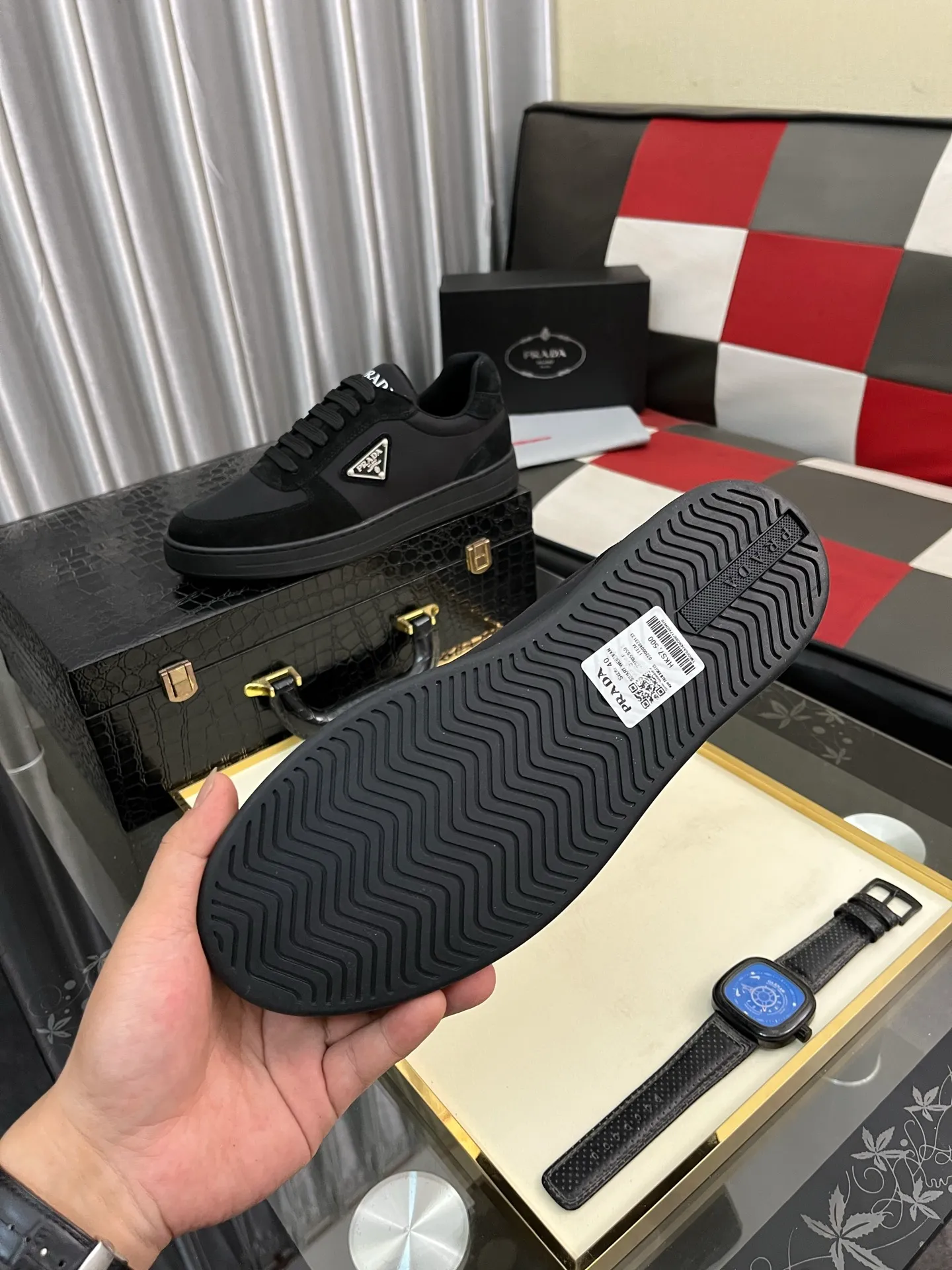 Men's shoes 💰440⌚️⌚️【PRADA】Prada ~ unique and casual style. New models from Prada official website are coming [Celebrate][Celebrate]🏃High-end brand casual shoes ➕Full set of packaging😍😍 Men's 2023 counters are on sale simultaneously, Italian imported brands select first-layer Italian cowhide. 🐑Sheepskin lining (refuses to discolor and rub feet) Sole: Original sole specially provided by the original factory 🎬Better in kind Size number: 38-444️⃣Colors available